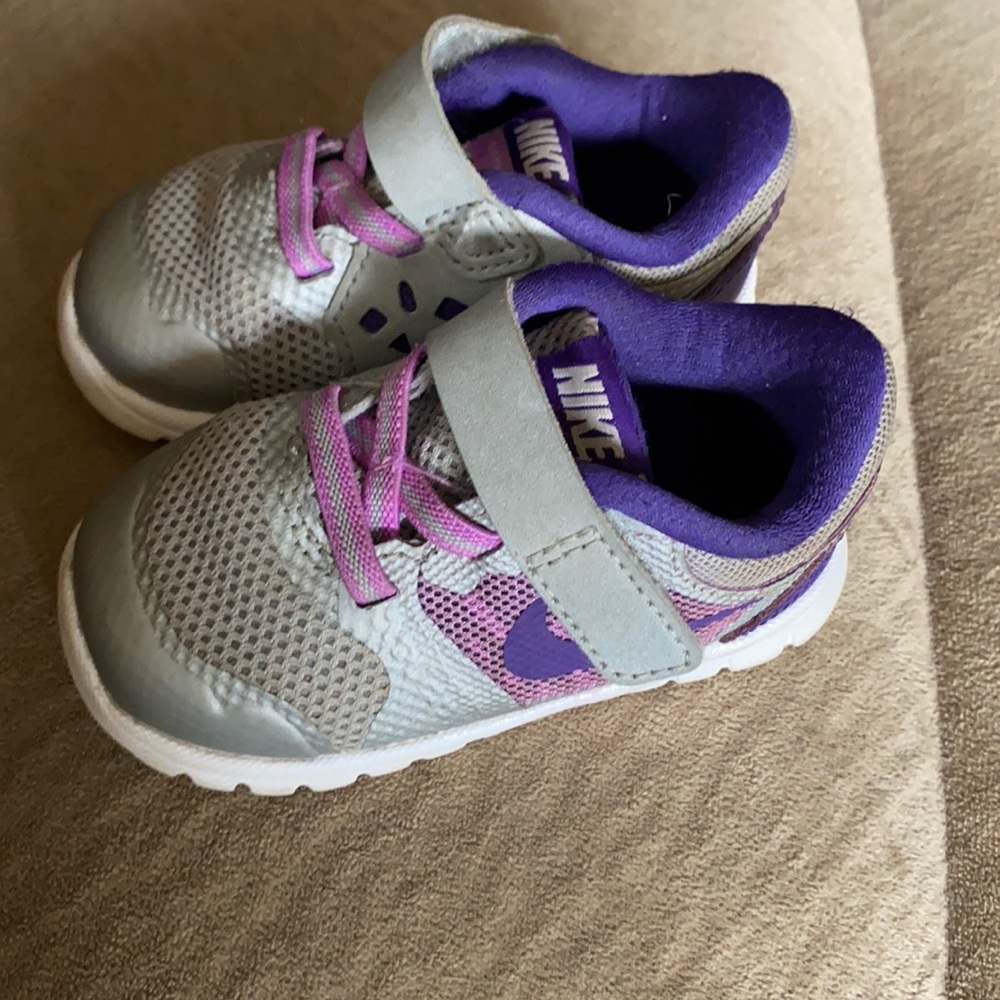 Size 4 toddler Nike shoes